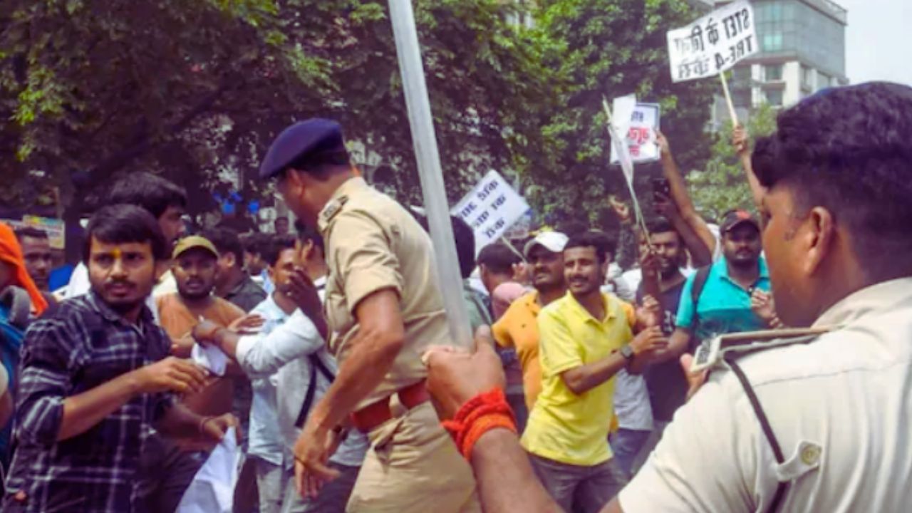 Bihar Teacher Aspirants Clash with Police Amid Growing Fury in Patna