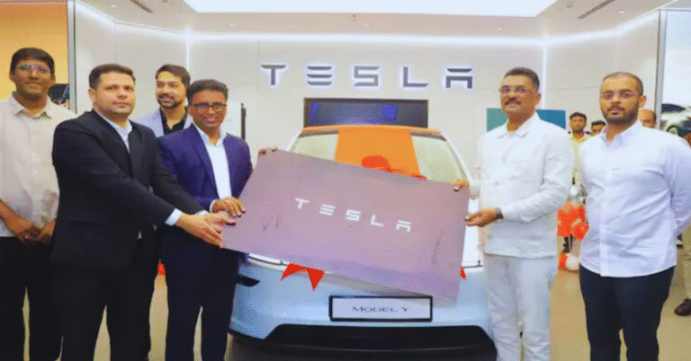 Tesla Model Y Rolls Into India: First Unit Delivered to Maharashtra Transport Minister in Mumbai